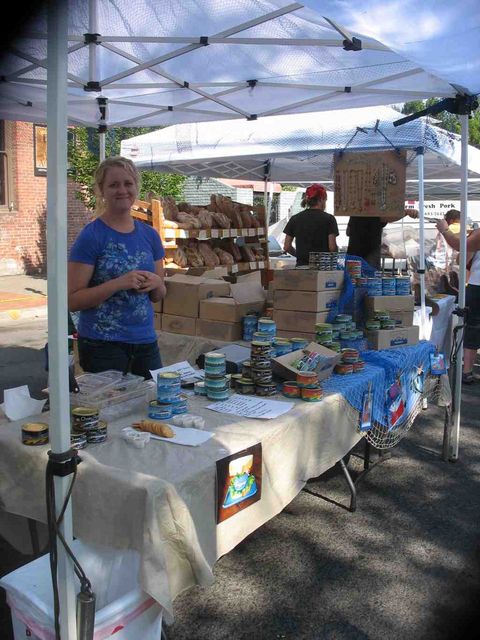 Eugene Farmers Market: Linsey slings the albacore